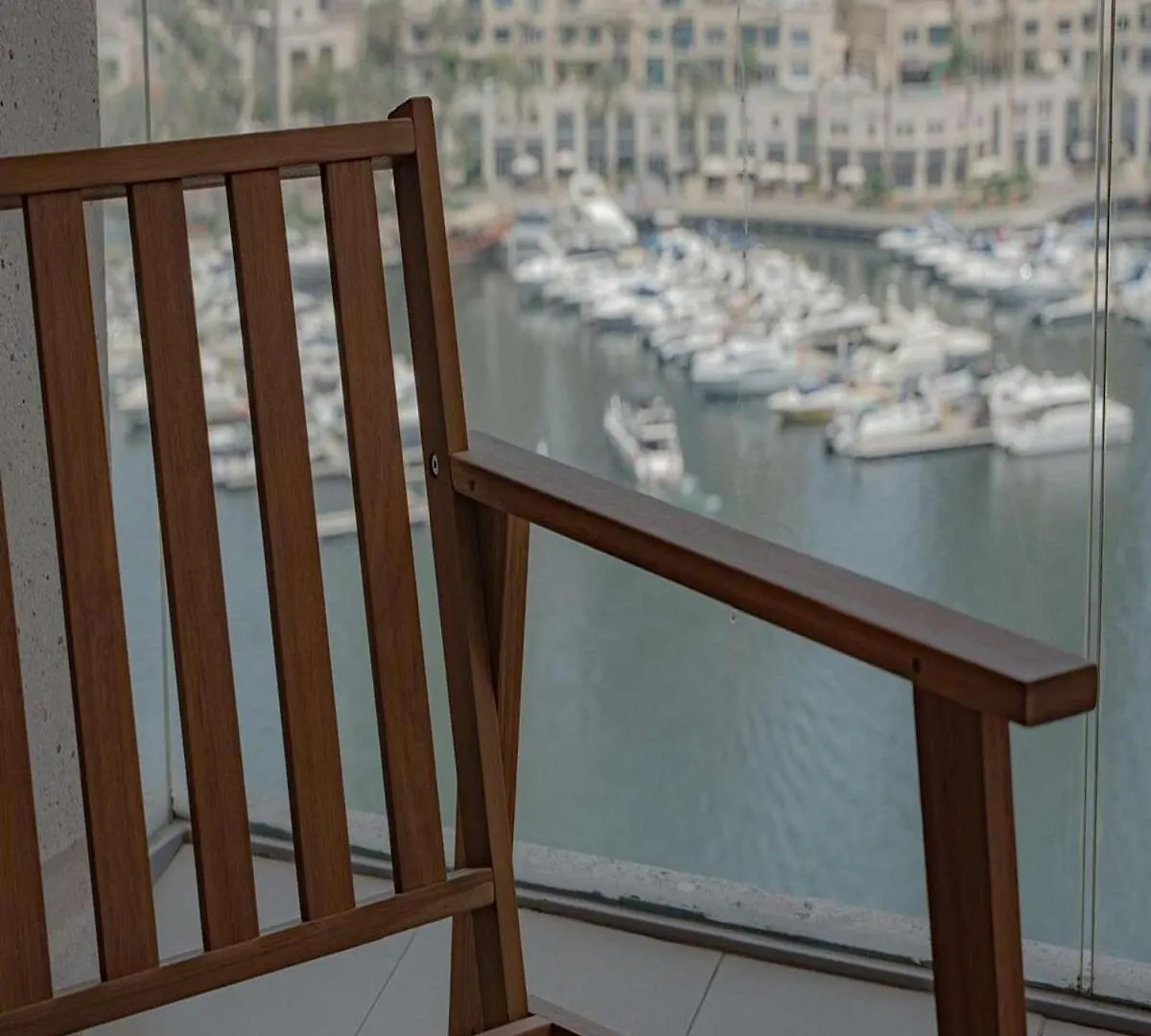 Spacious 2-Bedroom Marina View Apartment With Gym 두바이
