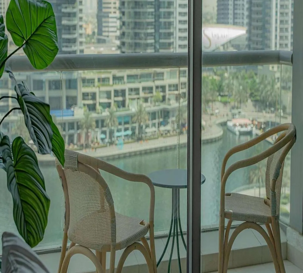 Spacious 2-Bedroom Marina View Apartment With Gym 두바이