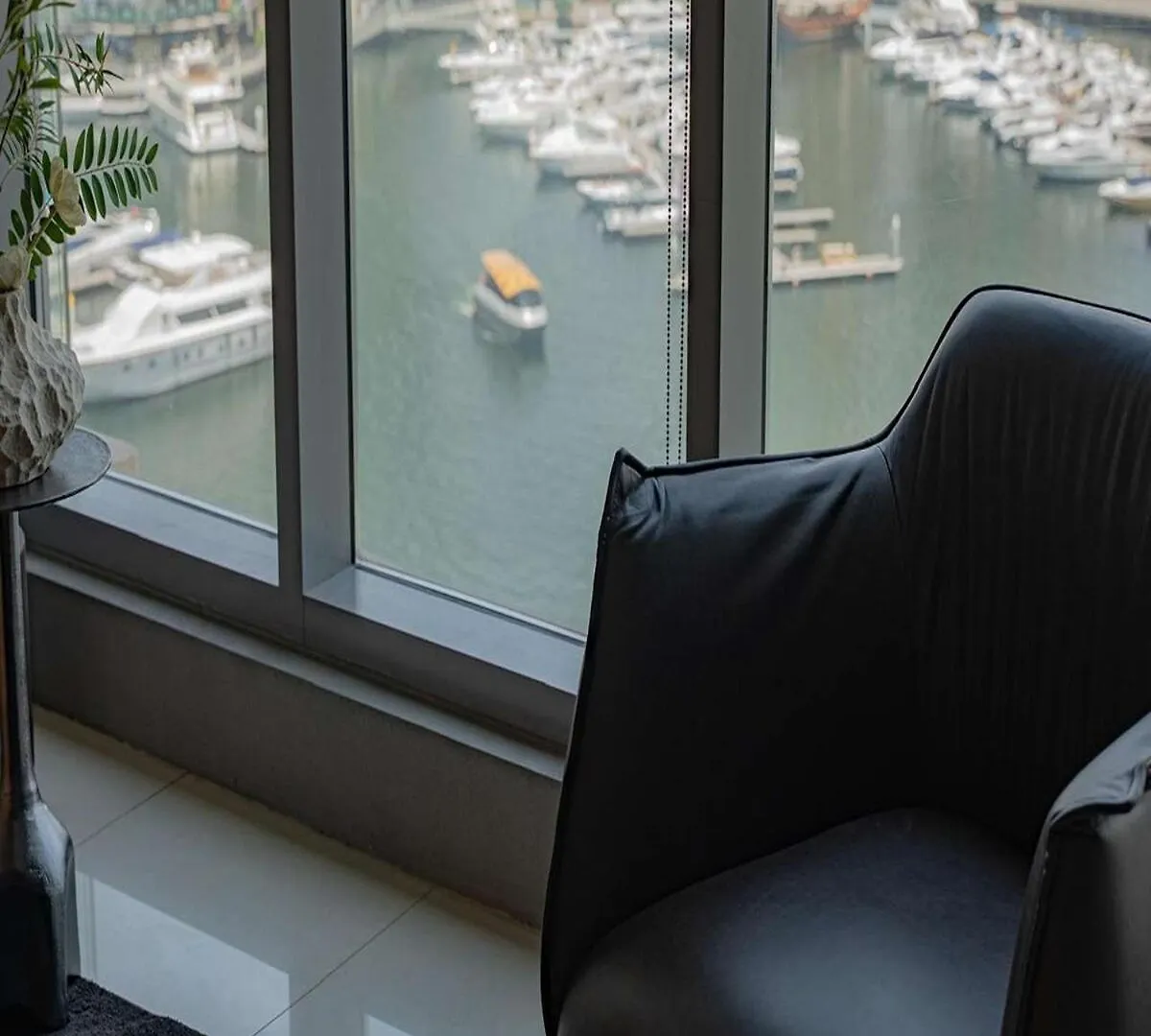 Spacious 2-Bedroom Marina View Apartment With Gym 두바이