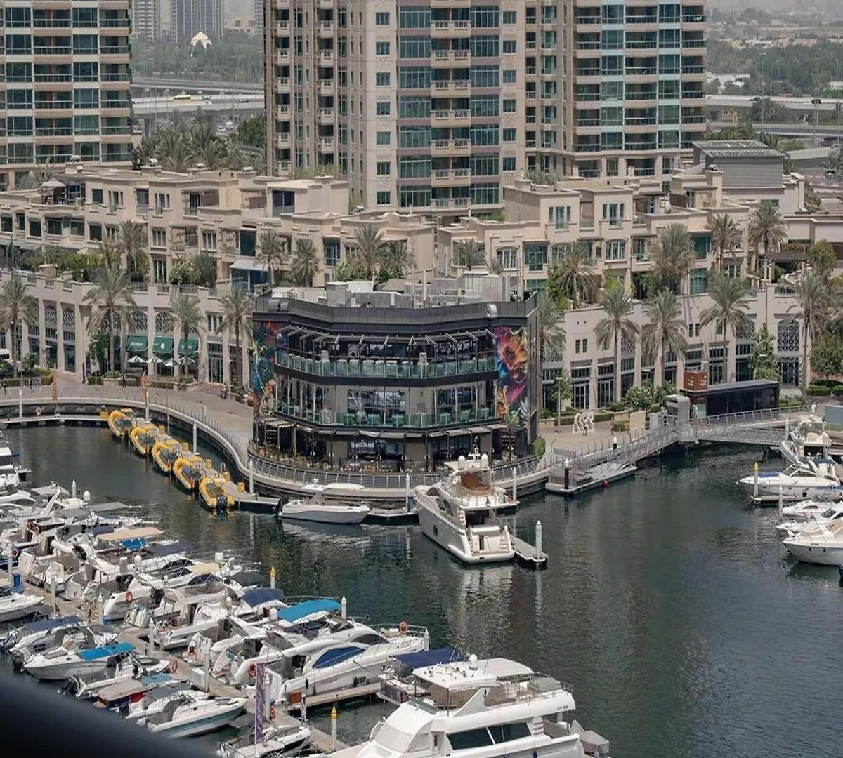 Spacious 2-Bedroom Marina View Apartment With Gym 두바이 0*,  아랍에미리트