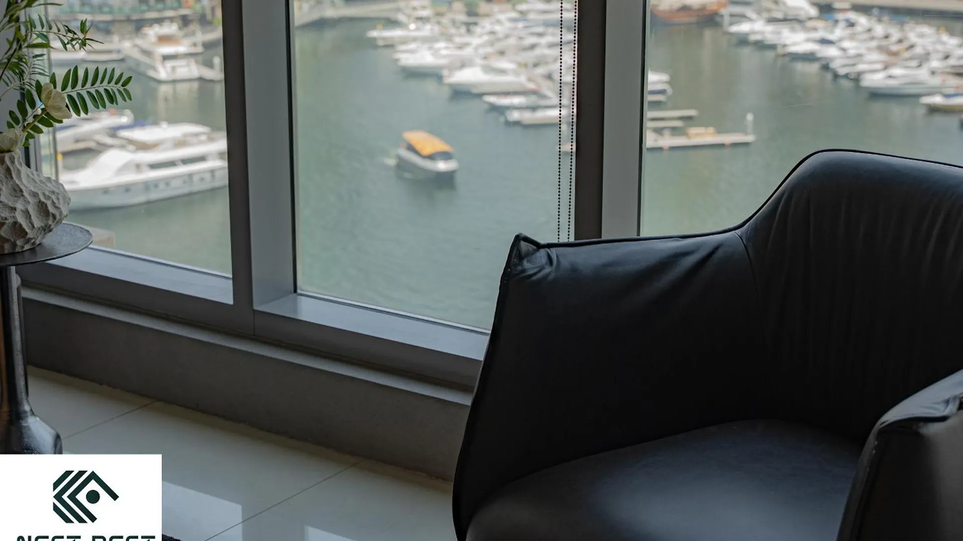 Spacious 2-Bedroom Marina View Apartment With Gym 두바이 아랍에미리트