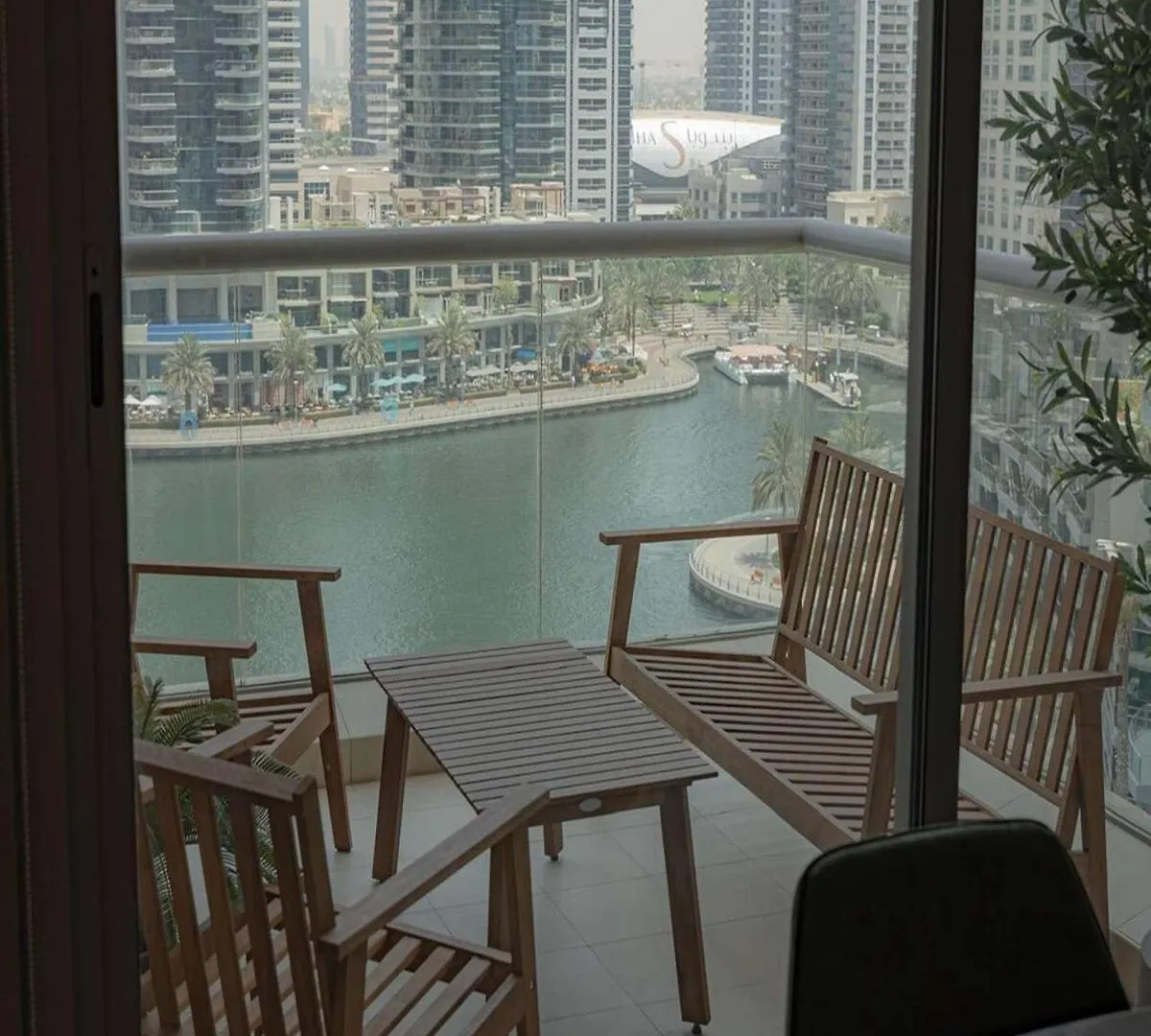Spacious 2-Bedroom Marina View Apartment With Gym Dubai