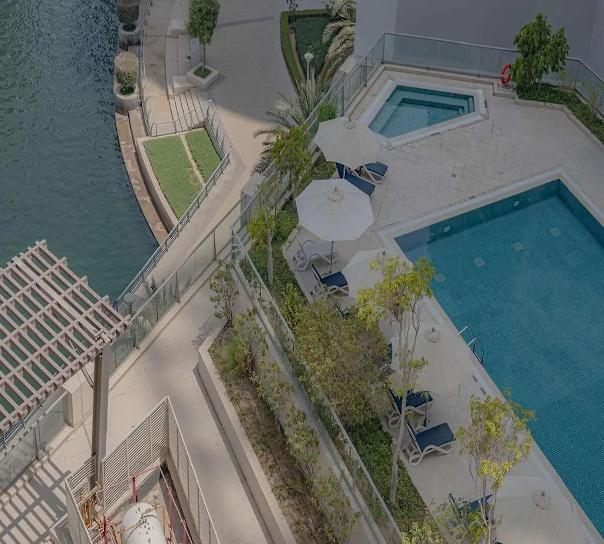 Spacious 2-Bedroom Marina View Apartment With Gym Dubai