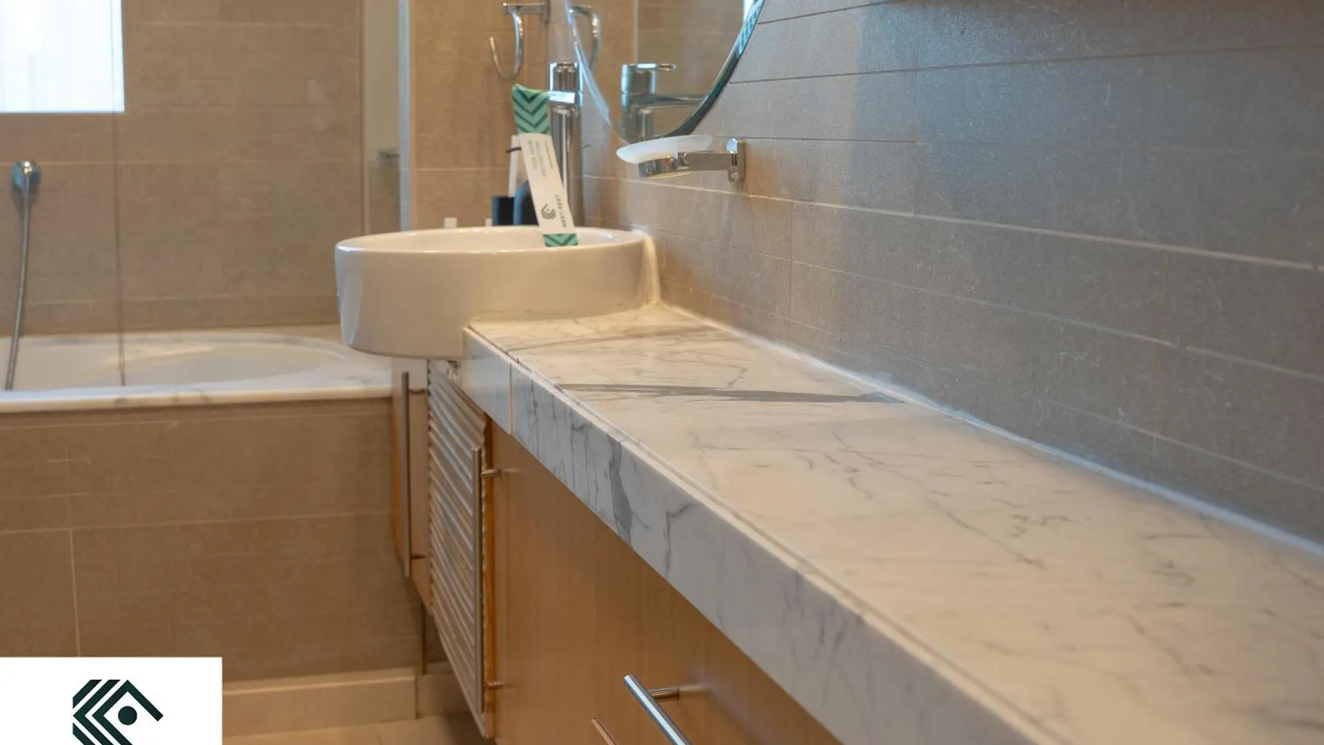 Spacious 2-Bedroom Marina View Apartment With Gym Dubai