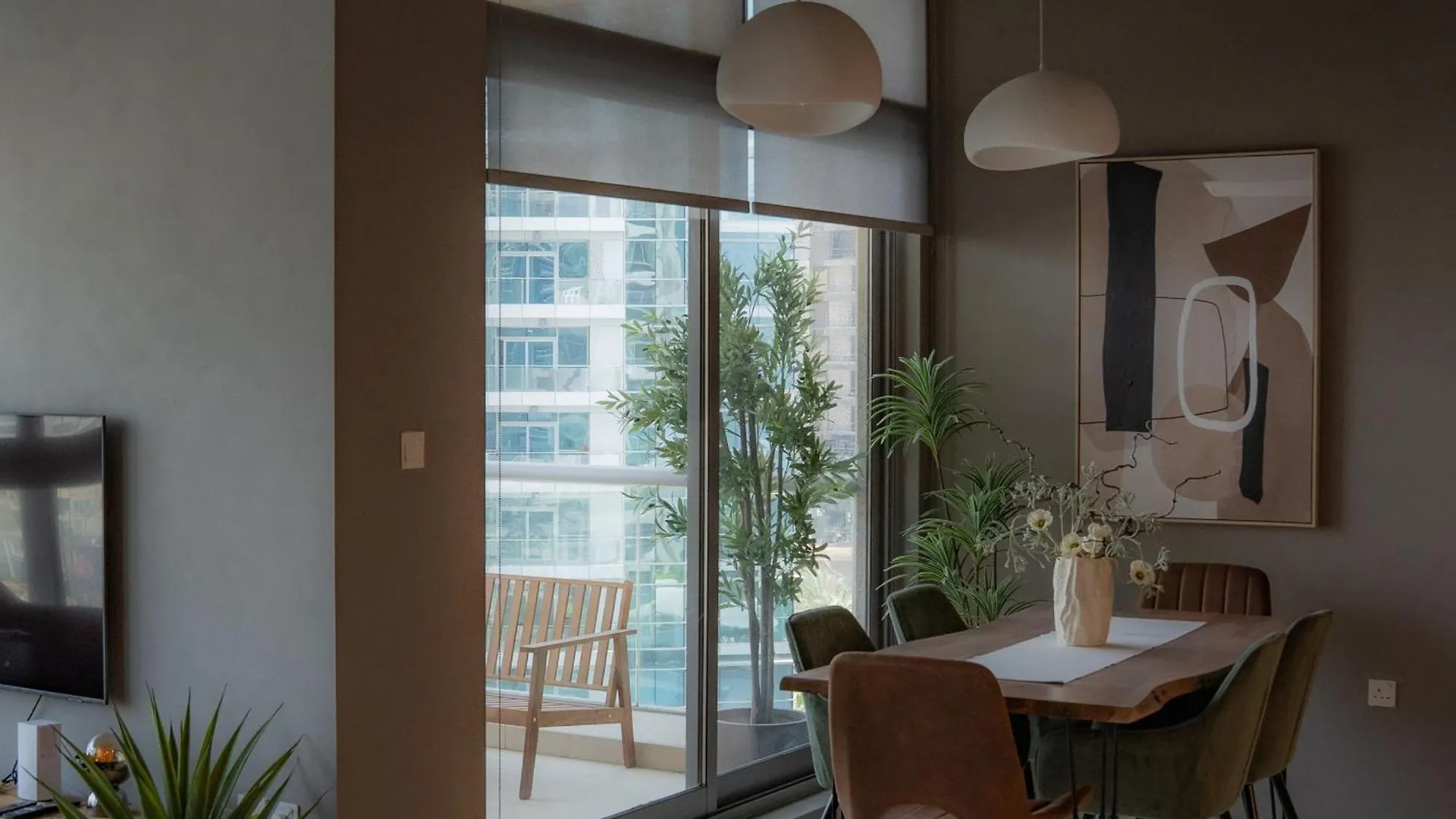 Spacious 2-Bedroom Marina View Apartment With Gym Dubai